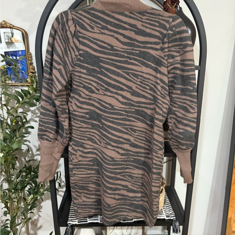 Heartloom Brown and Black Animal Print Sweater size medium - Picture 8 of 9